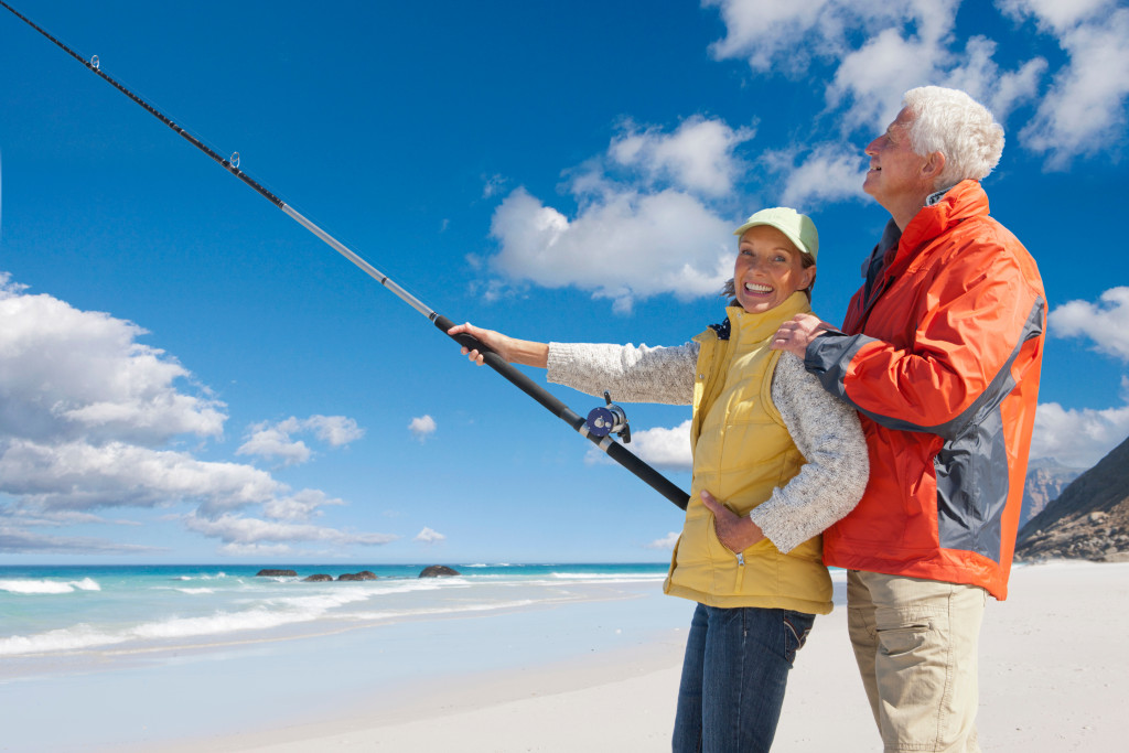 A tourist fisher learning from a pro